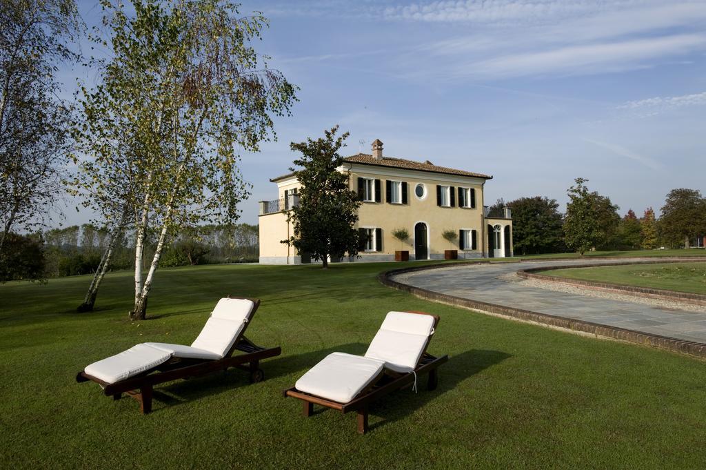 Relais 23 Hotel & Ristorante Castelnuovo Belbo Bagian luar foto
