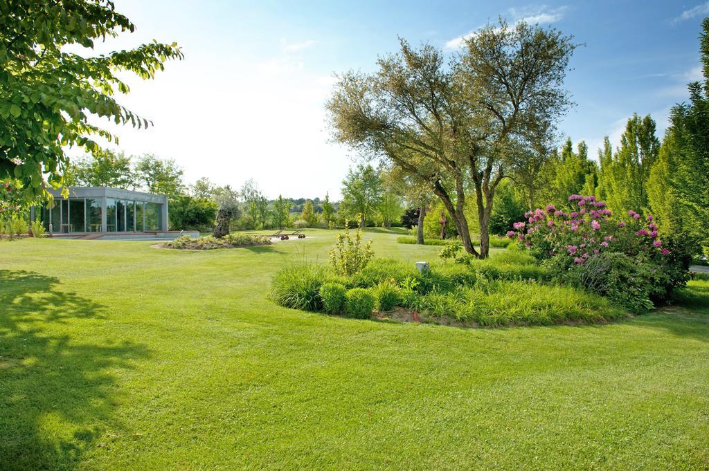 Relais 23 Hotel & Ristorante Castelnuovo Belbo Bagian luar foto