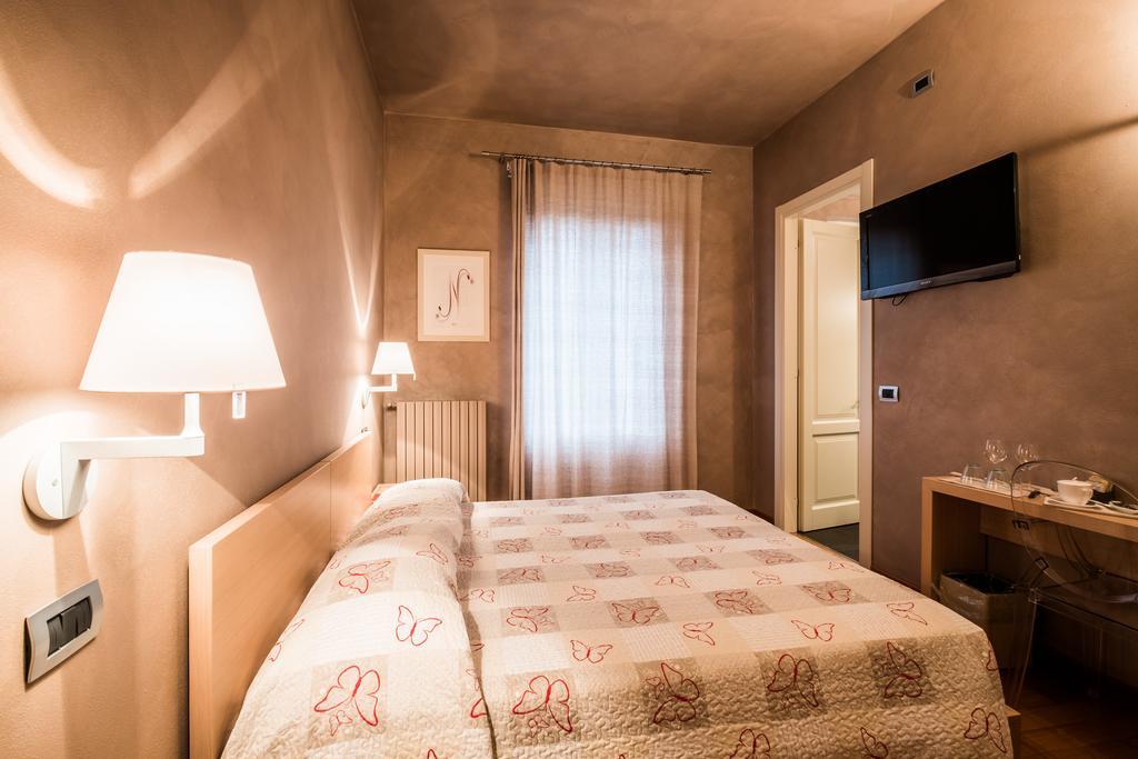 Relais 23 Hotel & Ristorante Castelnuovo Belbo Bagian luar foto