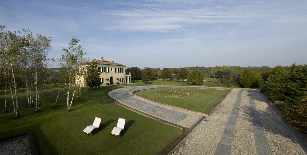 Relais 23 Hotel & Ristorante Castelnuovo Belbo Bagian luar foto