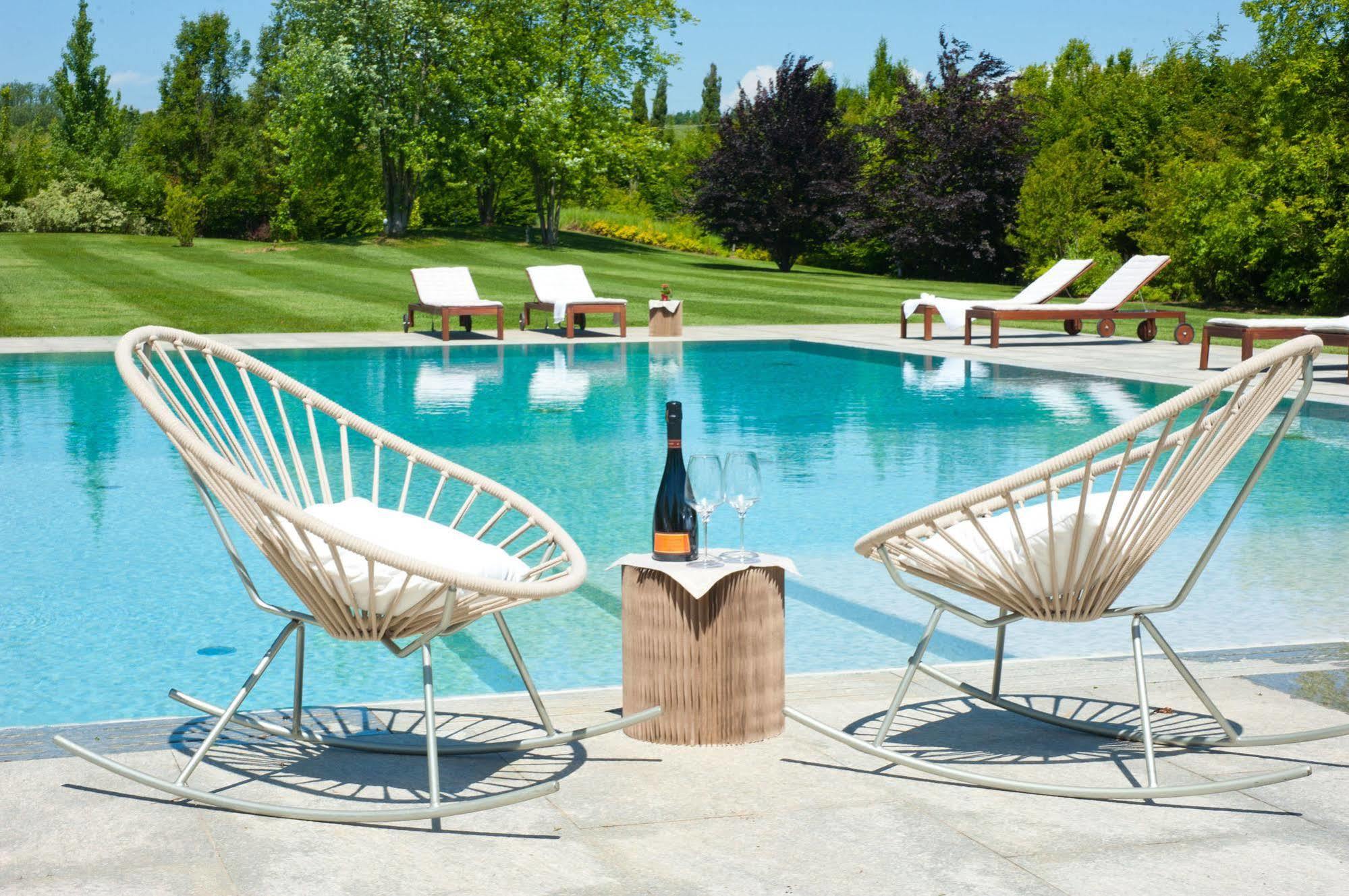 Relais 23 Hotel & Ristorante Castelnuovo Belbo Bagian luar foto